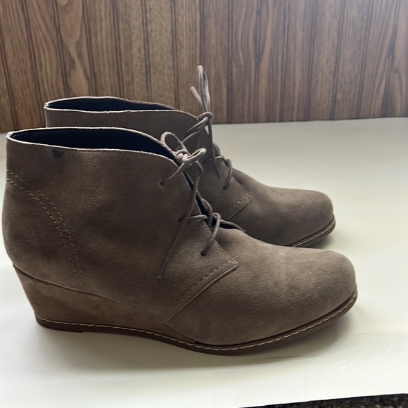 Bjorndal Rachel womens taupe leather Chukka bootie shoes - Picture 4 of 6